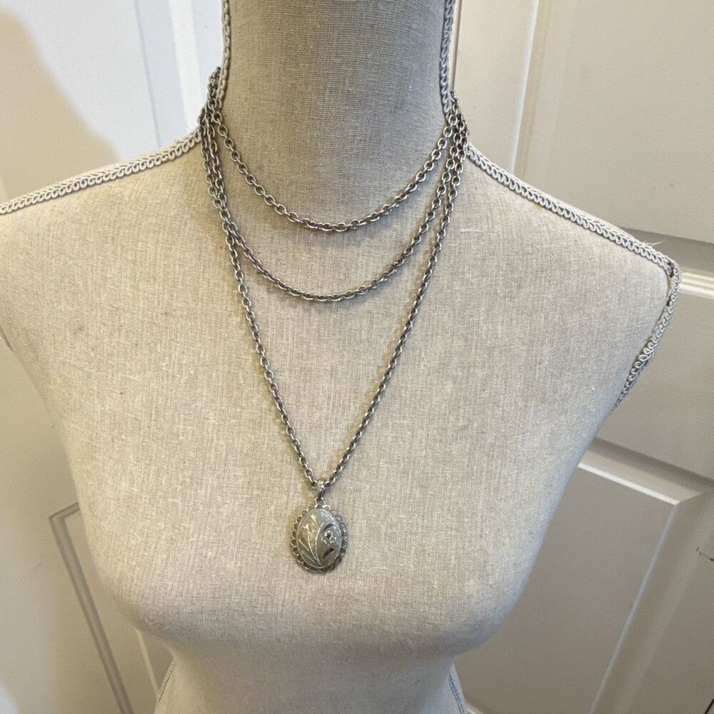Floral Pendant Necklace 55 Chain Silver Tone